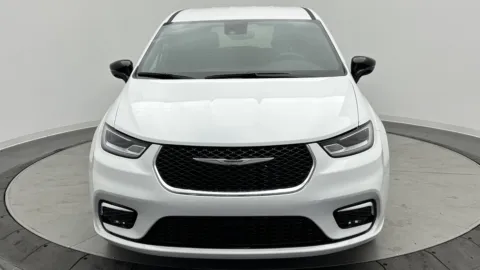Photos of 2025 Chrysler Pacifica Select for sale in Jacksonville, FL at Auto Boutique Florida