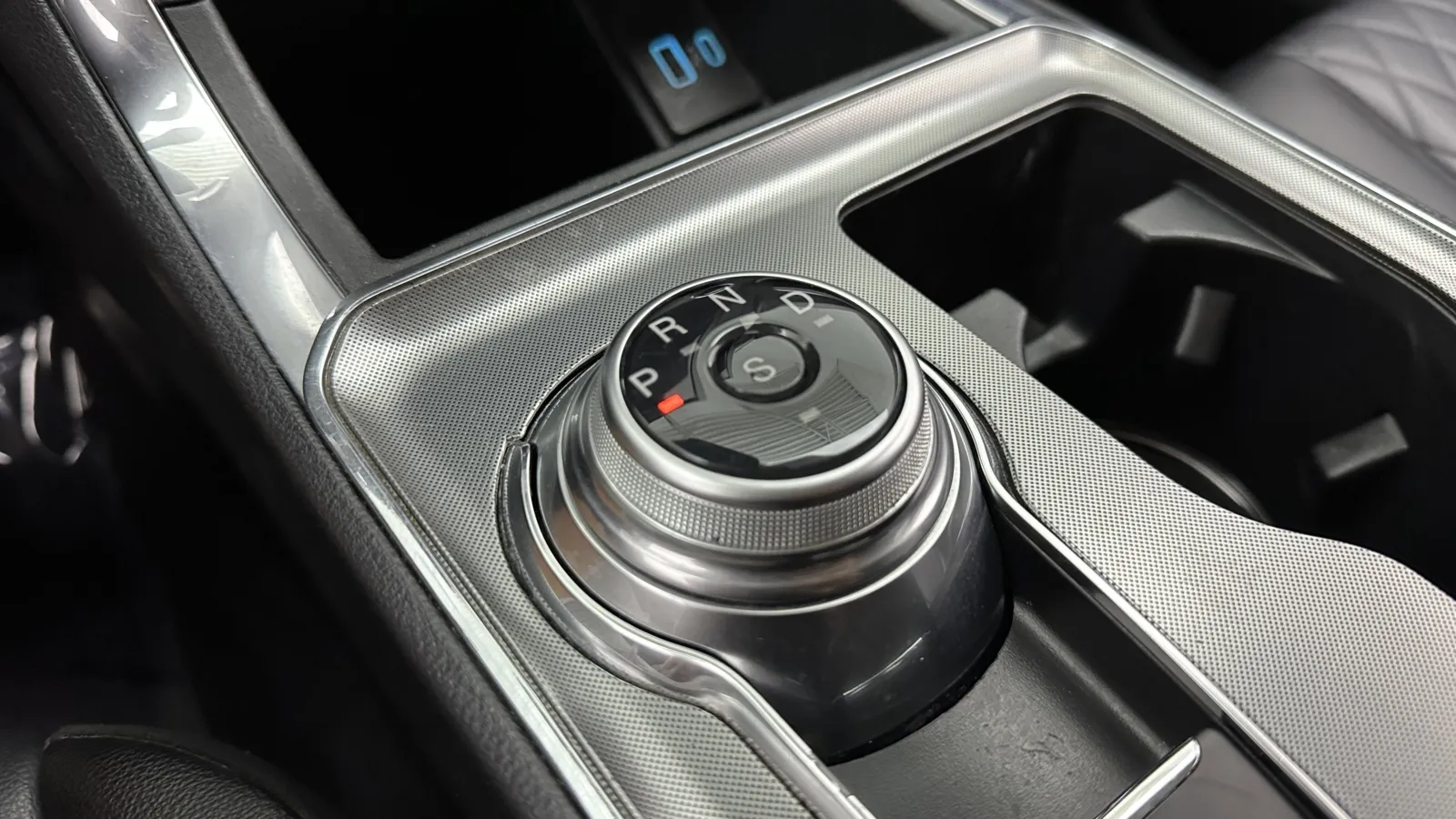 2024 Ford Edge Titanium - Photo 11