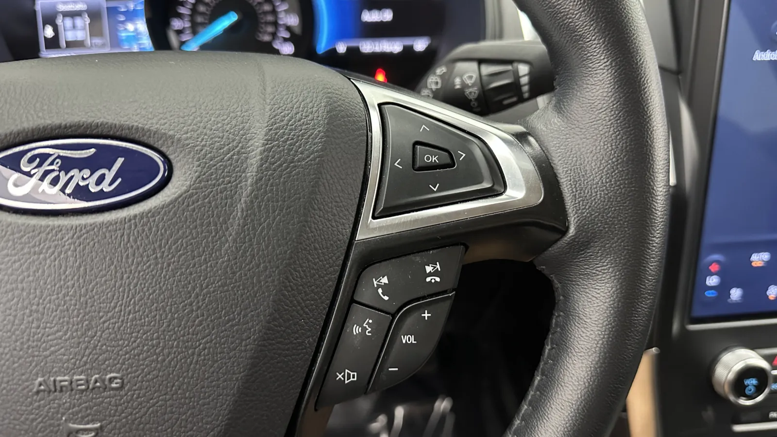 2024 Ford Edge Titanium - Photo 14