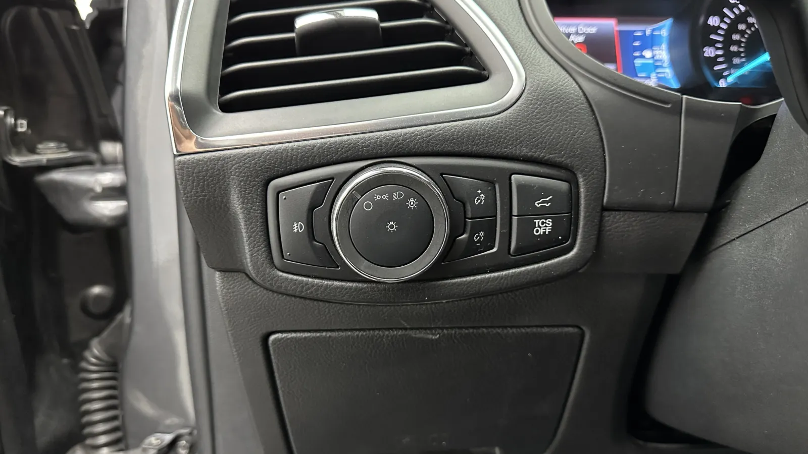 2024 Ford Edge Titanium - Photo 23