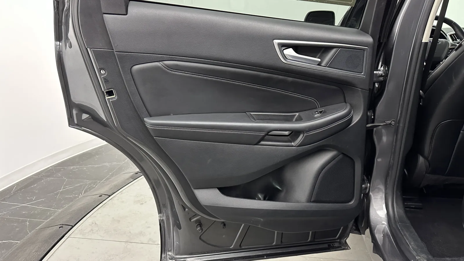 2024 Ford Edge Titanium - Photo 25