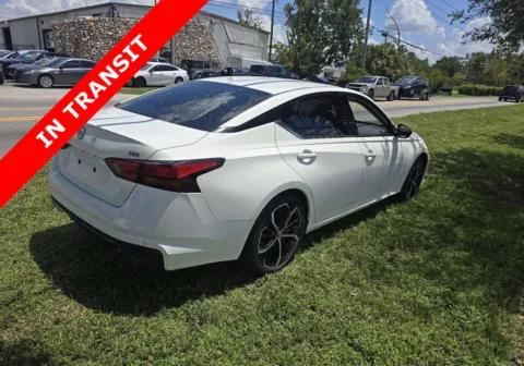 More photos of 2023 Nissan Altima 2.5 SR at Auto Boutique Florida, FL