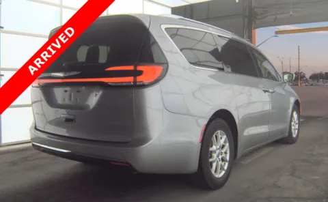 More photos of 2021 Chrysler Pacifica Touring L at Auto Boutique Florida, FL