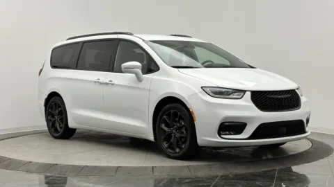Another view of 2021 Chrysler Pacifica Touring for sale in Jacksonville, FL at Auto Boutique Florida