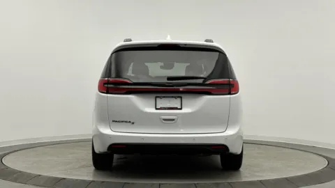 More photos of 2021 Chrysler Pacifica Touring at Auto Boutique Florida, FL
