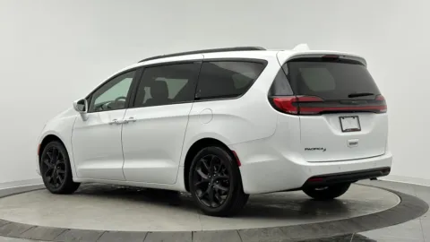 More photos of 2021 Chrysler Pacifica Touring at Auto Boutique Florida, FL