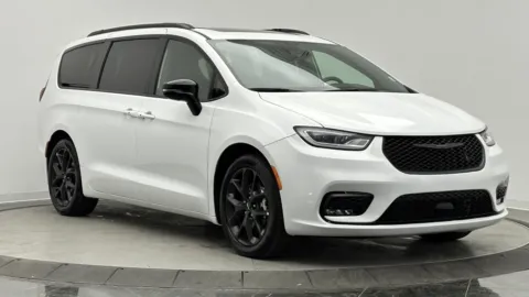 More photos of 2025 Chrysler Pacifica Limited at Auto Boutique Florida, FL