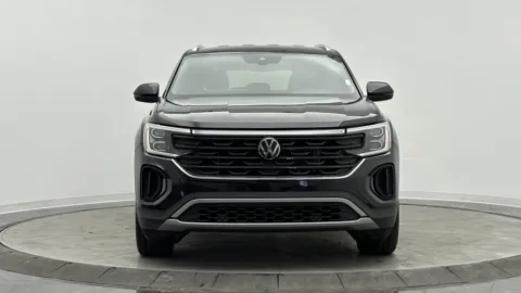 Photos of 2024 Volkswagen Atlas Cross Sport 2.0T SE w/Technology for sale in Jacksonville, FL at Auto Boutique Florida