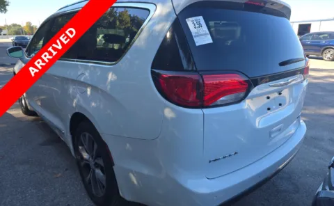 More photos of 2017 Chrysler Pacifica Limited at Auto Boutique Florida, FL