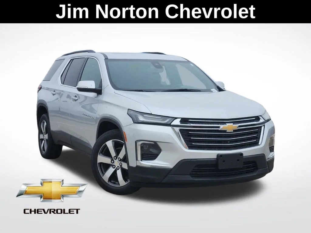 Silver 2022 Chevrolet Traverse LT Leather for sale in Broken Arrow, OK
