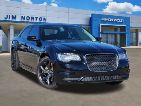 Black 2022 Chrysler 300 Touring for sale in Broken Arrow, OK