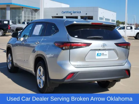 More photos of 2024 Toyota Highlander at Jim Norton Chevrolet, OK