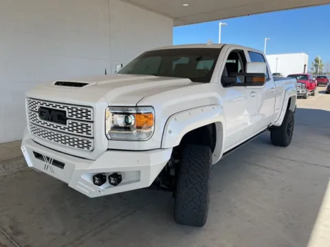 More photos of 2019 GMC Sierra 2500HD Denali at Jim Norton Chevrolet, OK