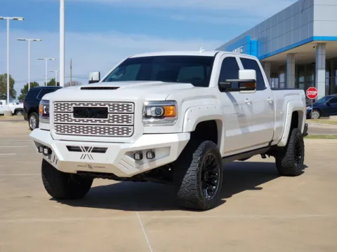 More photos of 2019 GMC Sierra 2500HD Denali at Jim Norton Chevrolet, OK
