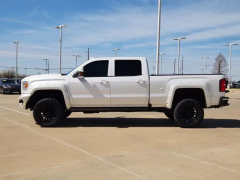 More photos of 2019 GMC Sierra 2500HD Denali at Jim Norton Chevrolet, OK