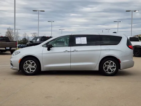 More photos of 2024 Chrysler Pacifica Limited at Jim Norton Chevrolet, OK
