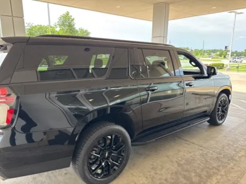 More photos of 2022 Chevrolet Suburban RST at Jim Norton Chevrolet, OK