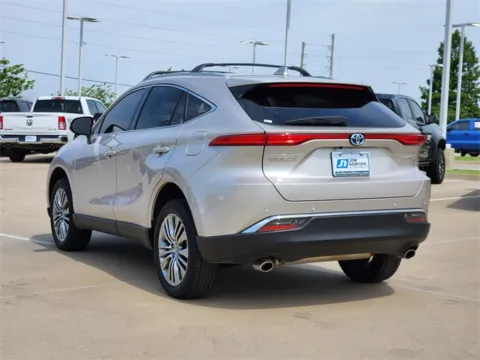 More photos of 2024 Toyota Venza Limited at Jim Norton Chevrolet, OK