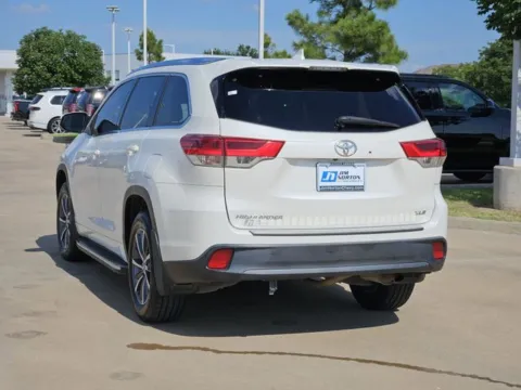 More photos of 2017 Toyota Highlander XLE at Jim Norton Chevrolet, OK