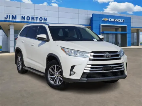 White 2017 Toyota Highlander XLE for sale in Broken Arrow, OK