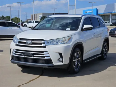 Another view of 2017 Toyota Highlander XLE for sale in Broken Arrow, OK at Jim Norton Chevrolet