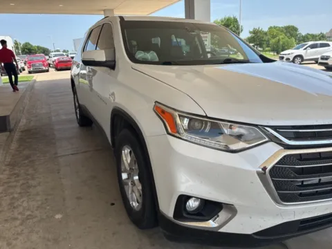 White 2021 Chevrolet Traverse LT Leather for sale in Broken Arrow, OK