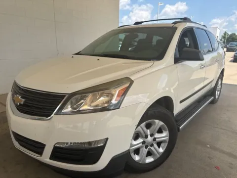 White 2014 Chevrolet Traverse LS for sale in Broken Arrow, OK
