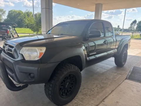 Black 2015 Toyota Tacoma for sale in Broken Arrow, OK