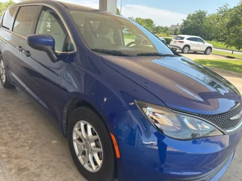 Blue 2019 Chrysler Pacifica LX for sale in Broken Arrow, OK
