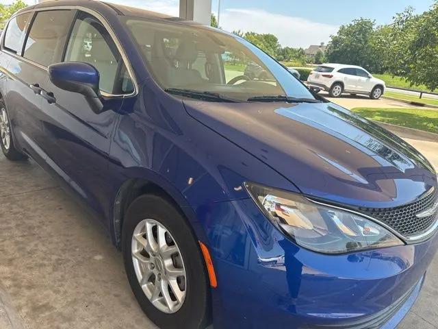 Blue 2019 Chrysler Pacifica LX for sale in Broken Arrow, OK