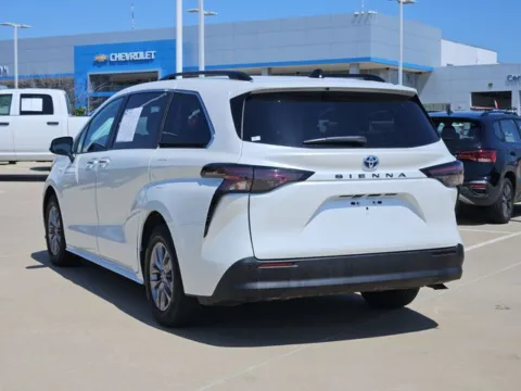 More photos of 2024 Toyota Sienna XLE at Jim Norton Chevrolet, OK