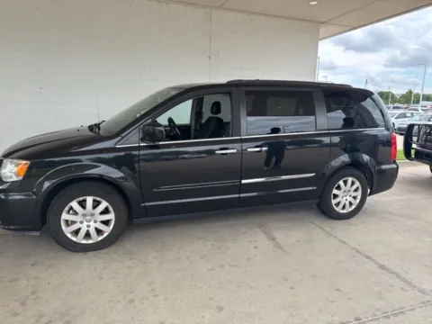 More photos of 2016 Chrysler Town & Country Touring at Jim Norton Chevrolet, OK