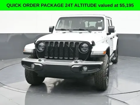 Photos of 2022 Jeep Gladiator Altitude for sale in Tulsa, OK at Jim Norton T-Town Chevrolet