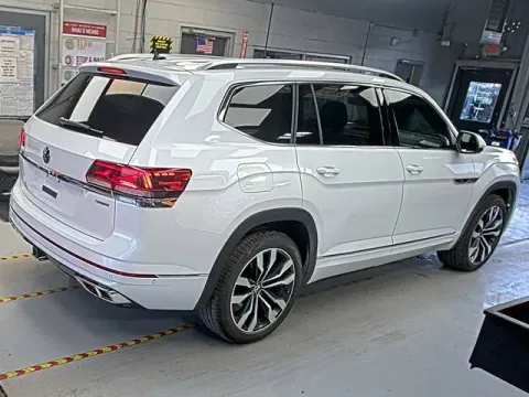More photos of 2023 Volkswagen Atlas 3.6L V6 SEL Premium R-Line at Jim Norton T-Town Chevrolet, OK
