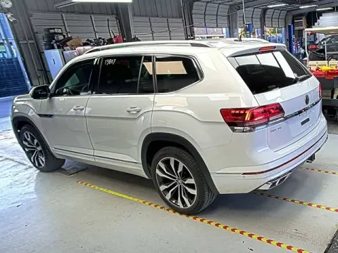 More photos of 2023 Volkswagen Atlas 3.6L V6 SEL Premium R-Line at Jim Norton T-Town Chevrolet, OK