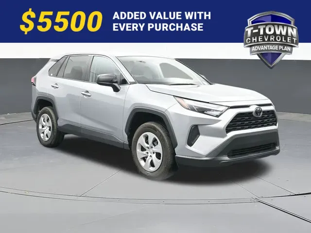 2024 Toyota RAV4 LE's photo