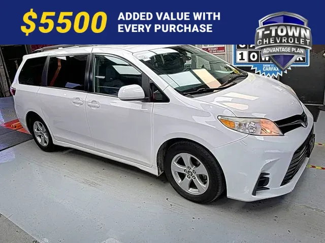 White 2019 Toyota Sienna LE for sale in Tulsa, OK