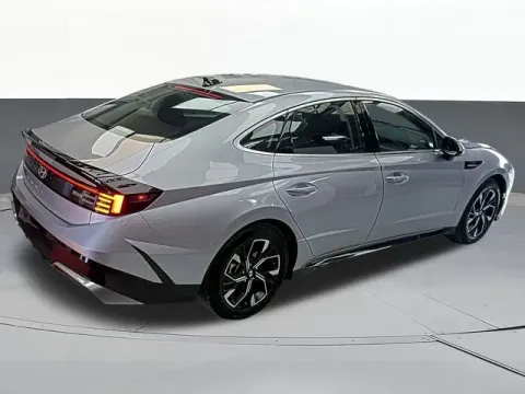 More photos of 2025 Hyundai Sonata SEL at Jim Norton T-Town Chevrolet, OK