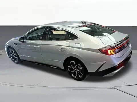 More photos of 2025 Hyundai Sonata SEL at Jim Norton T-Town Chevrolet, OK