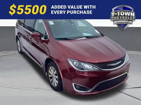 Red 2019 Chrysler Pacifica Touring L for sale in Tulsa, OK