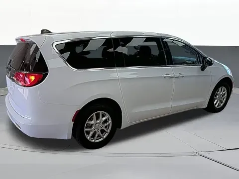 More photos of 2022 Chrysler Voyager LX at Jim Norton T-Town Chevrolet, OK