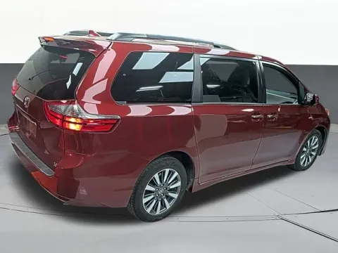 More photos of 2020 Toyota Sienna LE at Jim Norton T-Town Chevrolet, OK