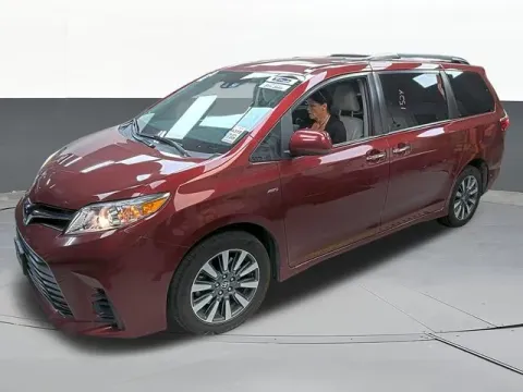 More photos of 2020 Toyota Sienna LE at Jim Norton T-Town Chevrolet, OK