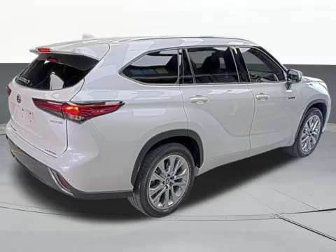 More photos of 2020 Toyota Highlander Hybrid Limited at Jim Norton T-Town Chevrolet, OK