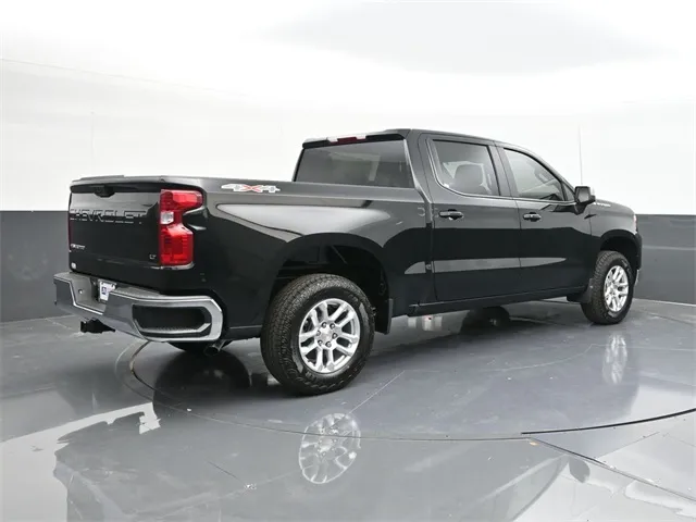 2025 Chevrolet Silverado 1500 LT photo 4