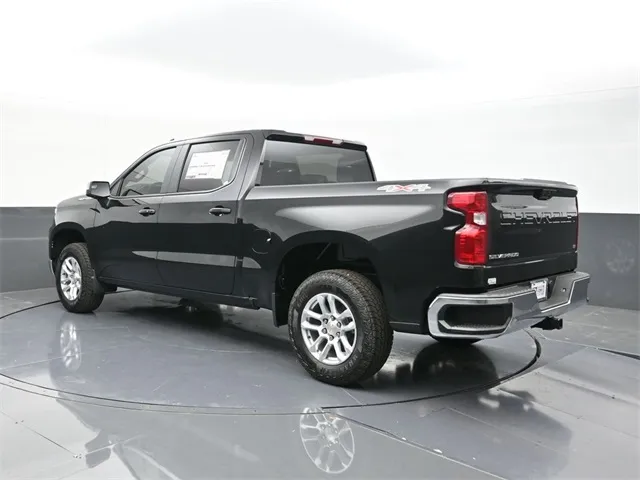 2025 Chevrolet Silverado 1500 LT photo 3