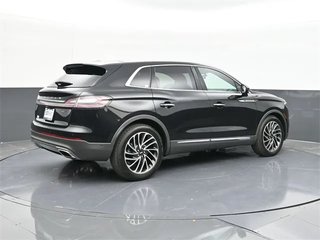 2019 Lincoln Nautilus Reserve photo 3