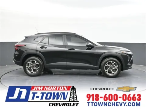 Black 2025 Chevrolet Trax LT for sale in Tulsa, OK