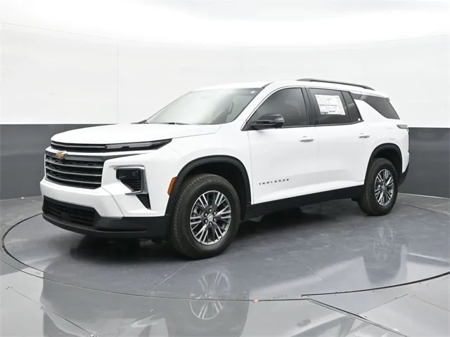 2026 Chevrolet Traverse photo 2