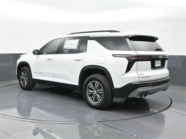 2026 Chevrolet Traverse photo 3
